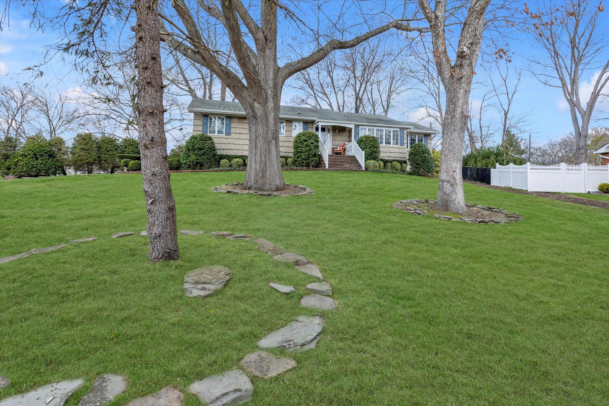 19 Chivalry Lane, Nesconset, New York image 25