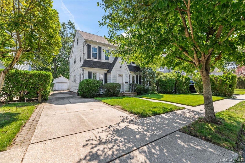 Photo of 33 Lawrence Avenue, Malverne, NY 11565 (MLS # 959242)