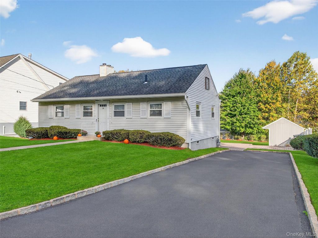 Photo of 14 Staubitz Avenue, Pearl River, NY 10965 (MLS # 922856)