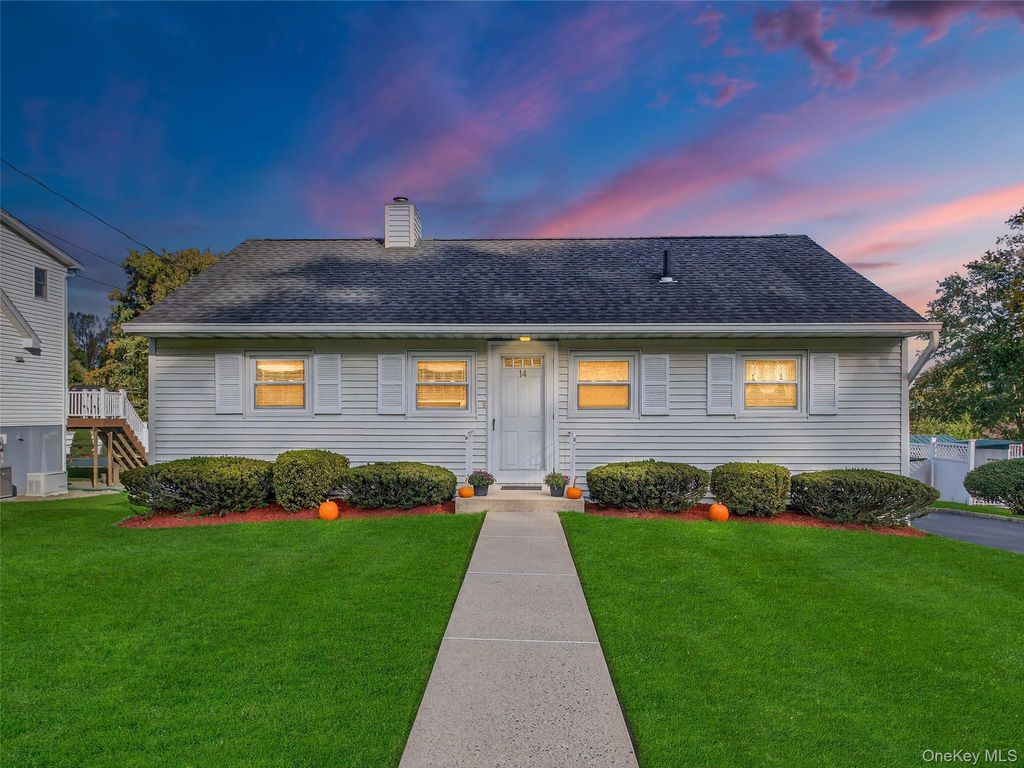 Photo of 14 Staubitz Avenue, Pearl River, NY 10965 (MLS # 922856)