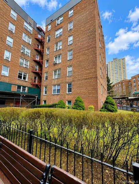 Photo of 65-45 Yellowstone Boulevard #5C, Forest Hills, NY 11375 (MLS # 1016851)