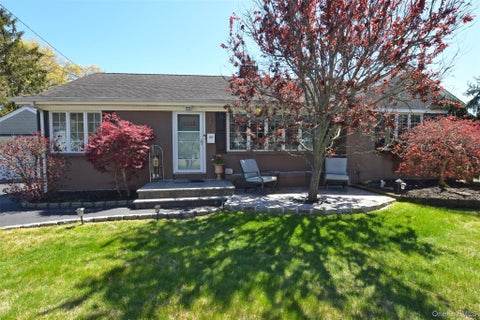 Homes For Sale - 20 Conway Street<br/> Ronkonkoma, NY 11779