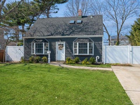 8 Crabtree Lane Levittown NY 11756