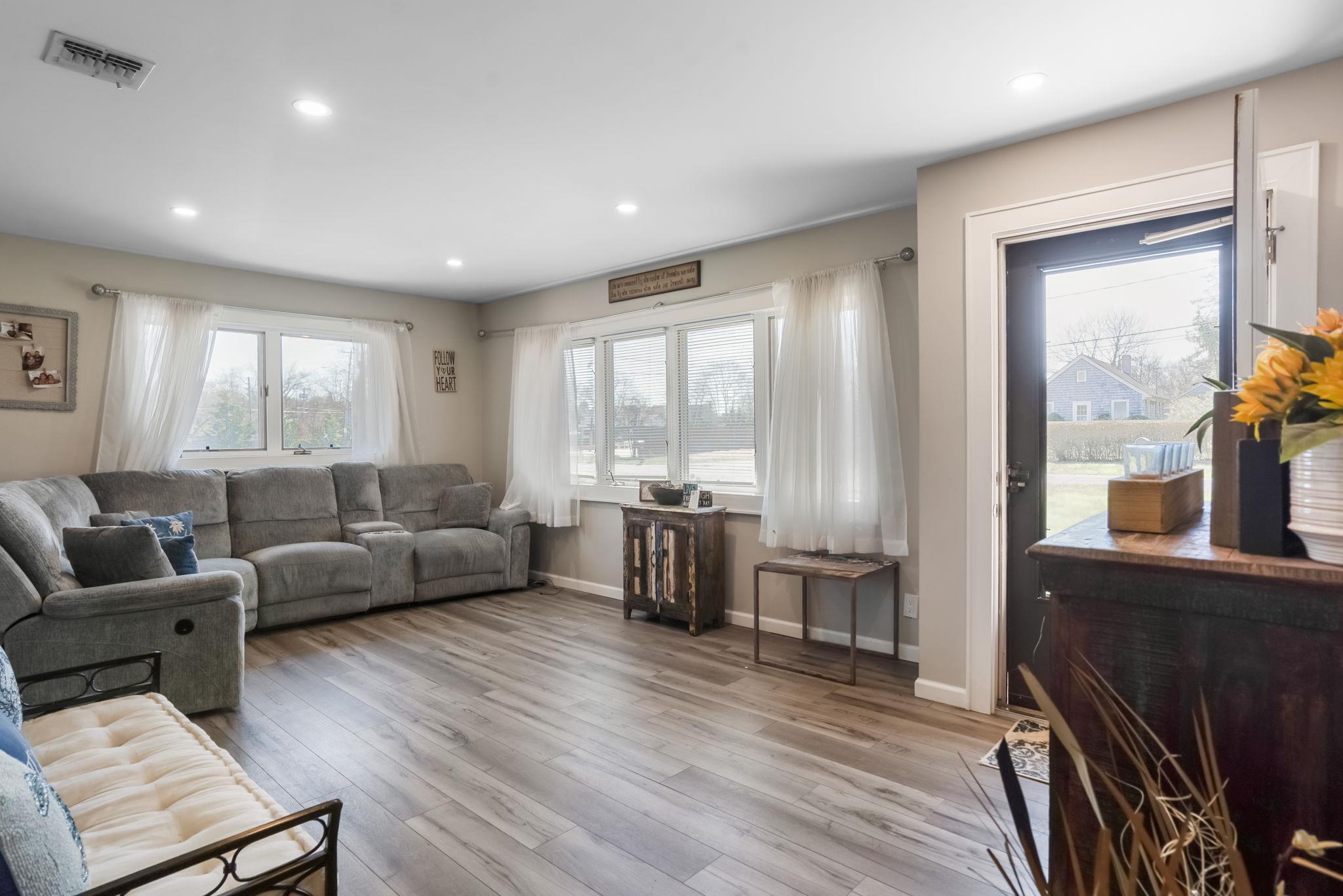 15 Reeves Road, Center Moriches, New York image 3