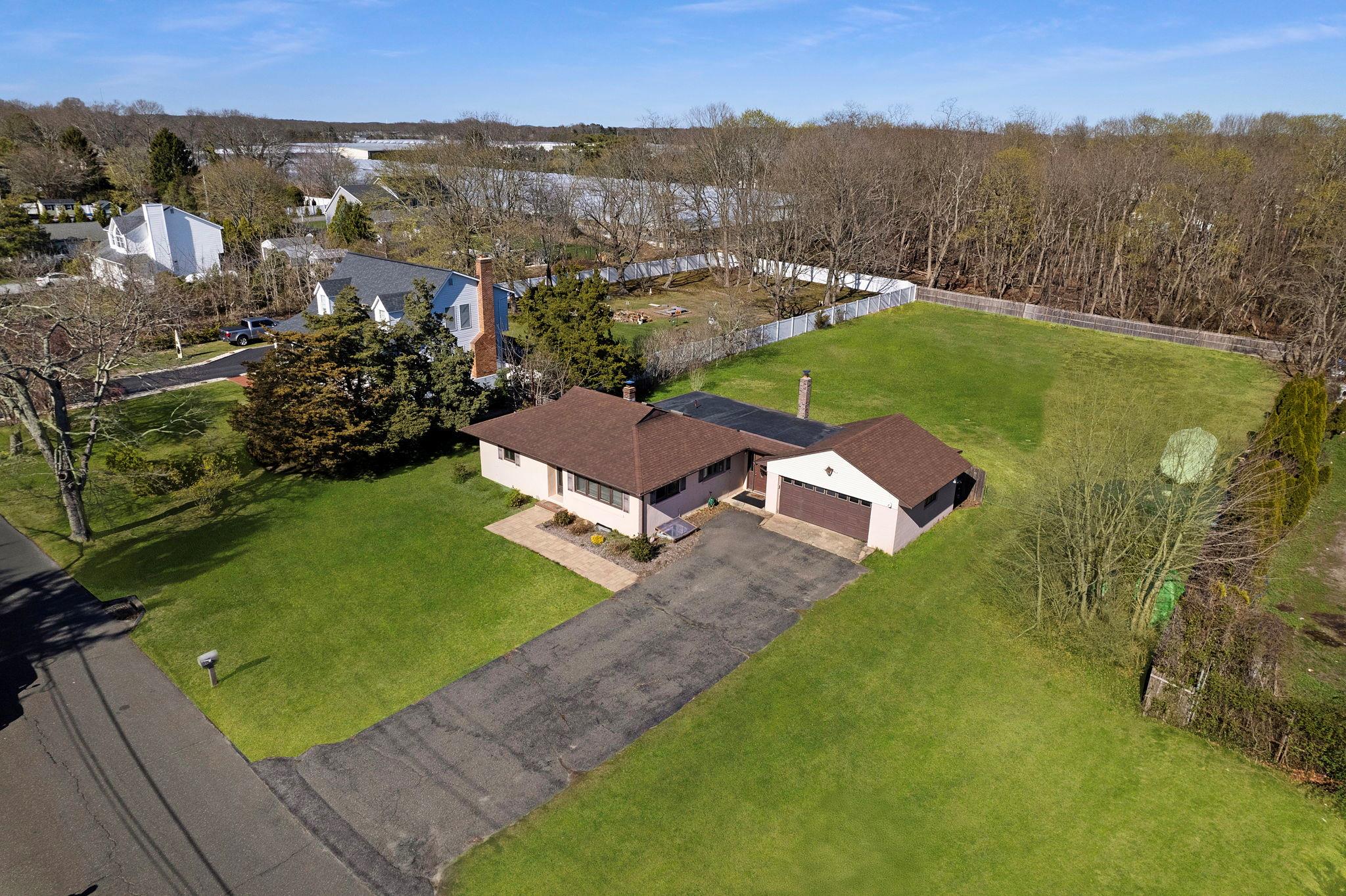 15 Reeves Road, Center Moriches, New York image 2