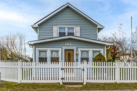 Homes For Rent - 17 Mott Street<br/> Patchogue, NY 11772