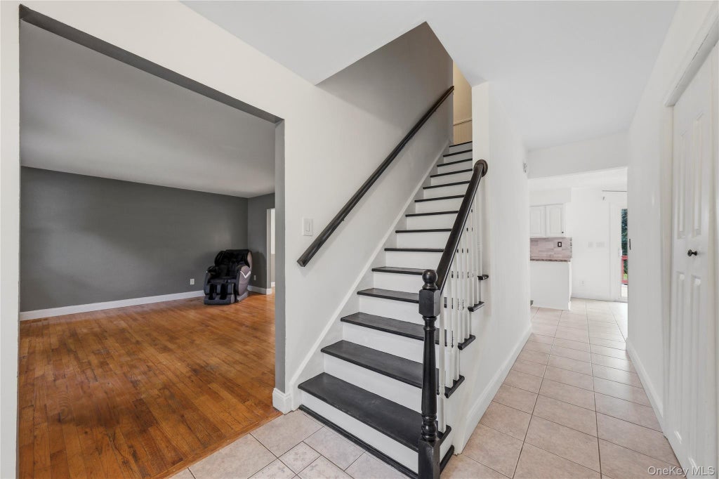 Photo of 2 Pellbridge Drive, Hopewell Junction, NY 12533 (MLS # 1042013)