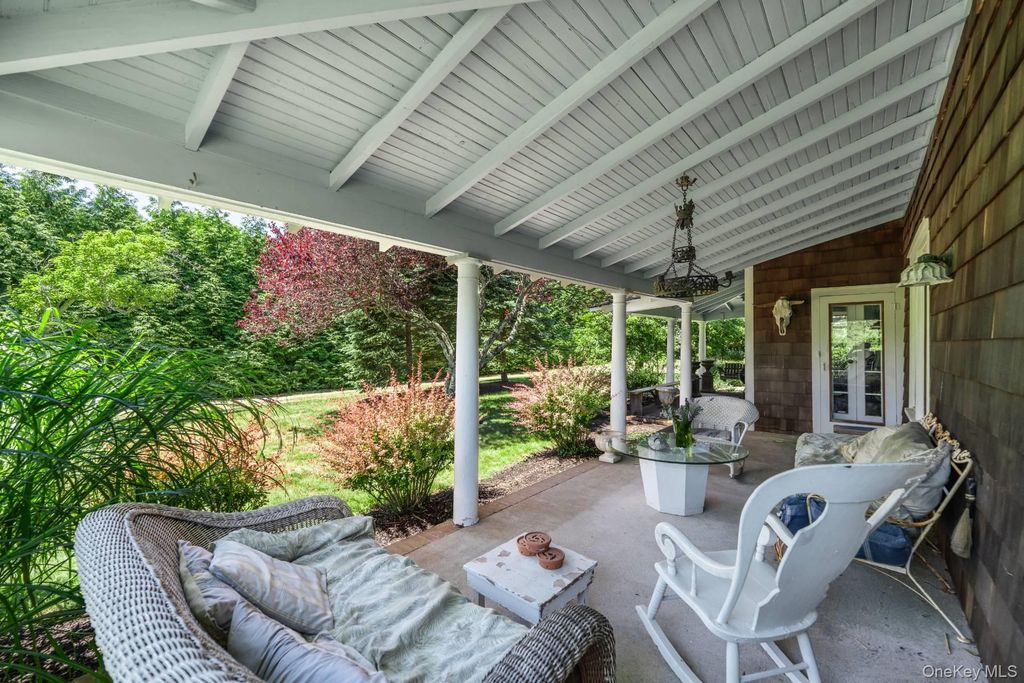 Photo of 13675 Main Bayview Road, Southold, NY 11971 (MLS # 1013610)