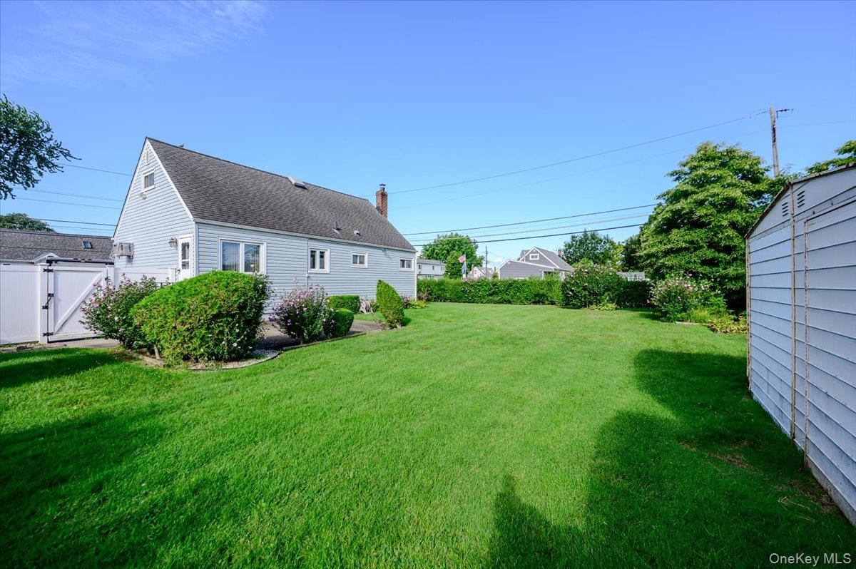 957 N Fulton Avenue - Photo 2