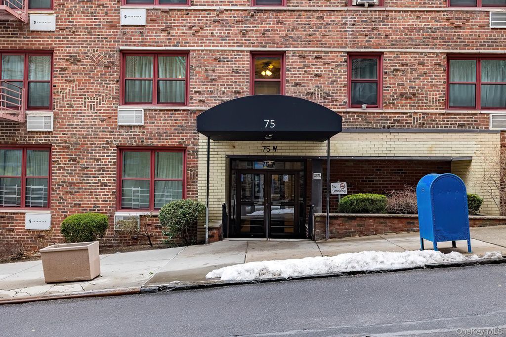 Photo of 75 W 238th Street #2D, Bronx, NY 10463 (MLS # 968977)