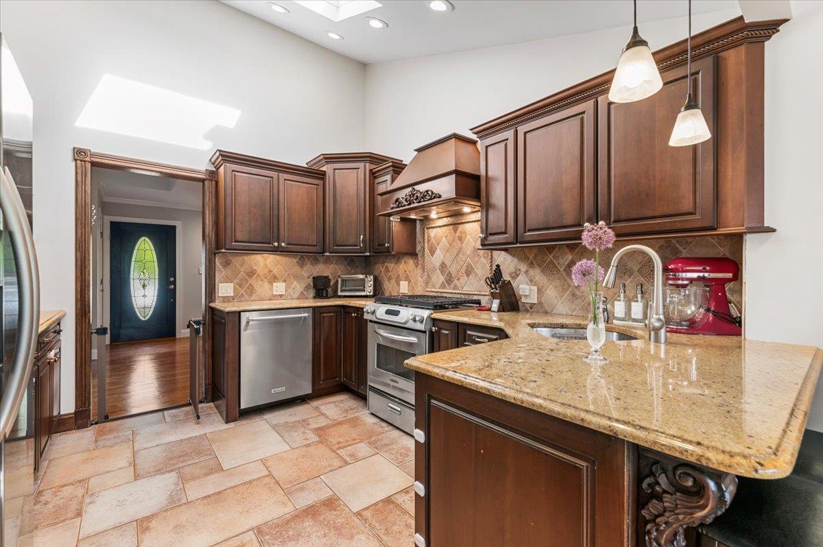 20 Greene Drive, Commack, New York image 11