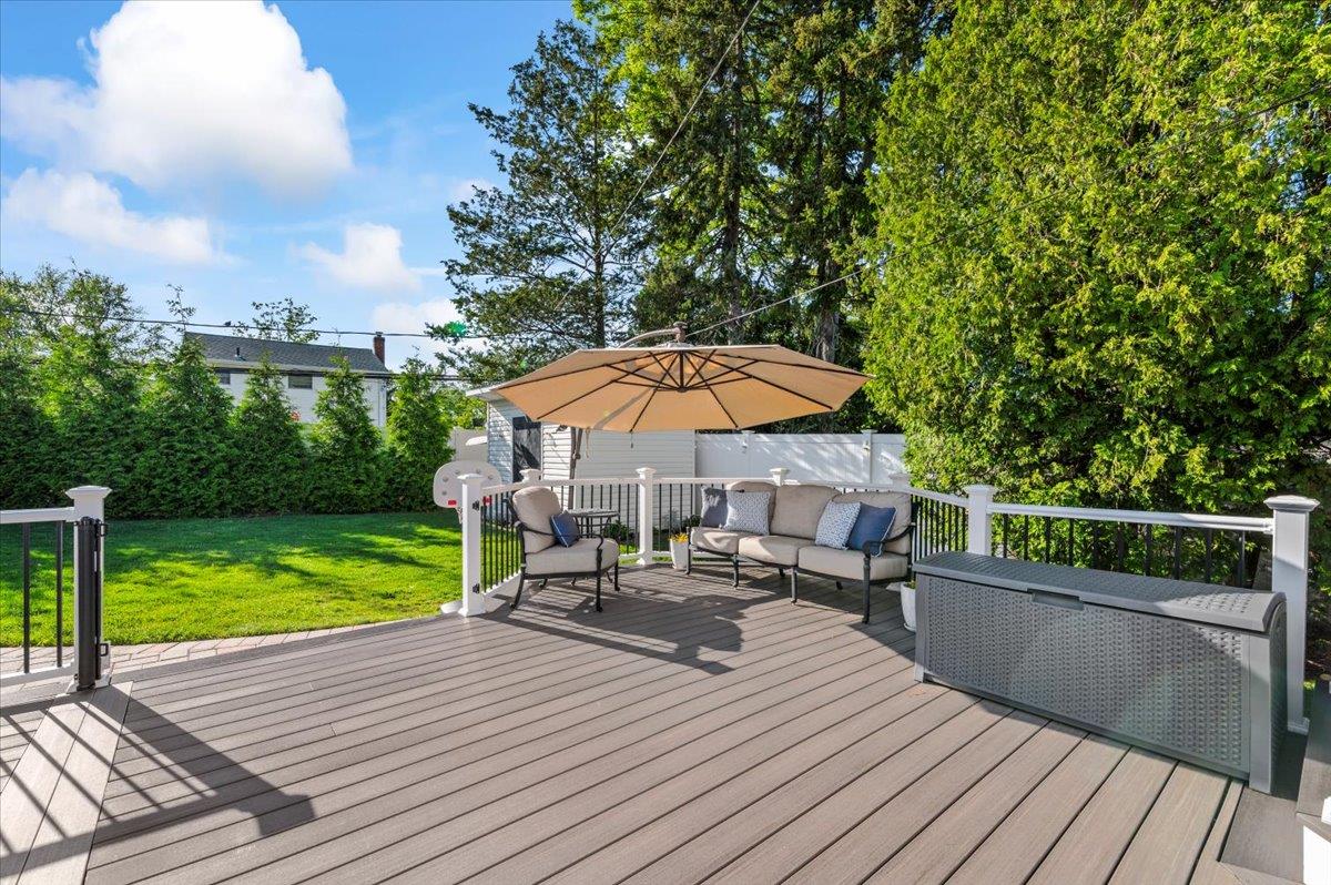 20 Greene Drive, Commack, New York image 32