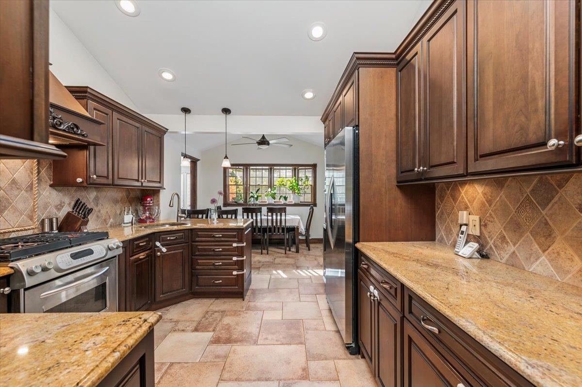 20 Greene Drive, Commack, New York image 9