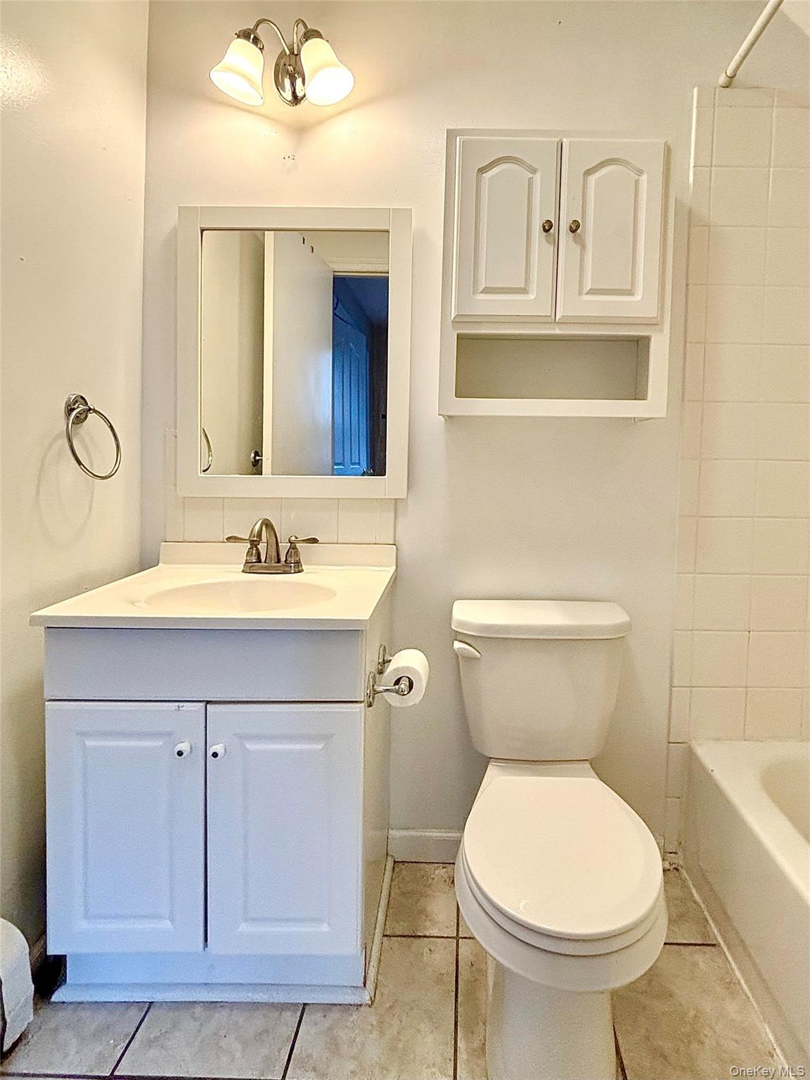 Rhinebeck, New York 12572, United States, 2 Bedrooms Bedrooms, ,1 BathroomBathrooms,Residential,Active,205098