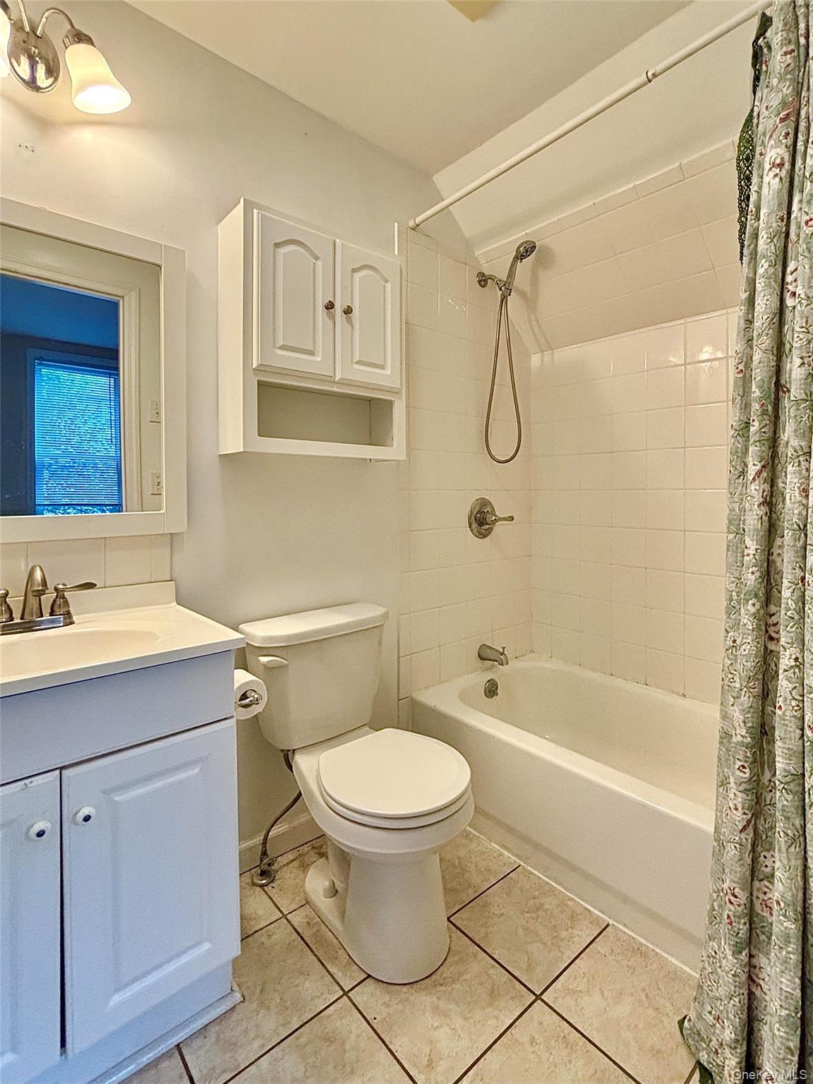 Rhinebeck, New York 12572, United States, 2 Bedrooms Bedrooms, ,1 BathroomBathrooms,Residential,Active,205098