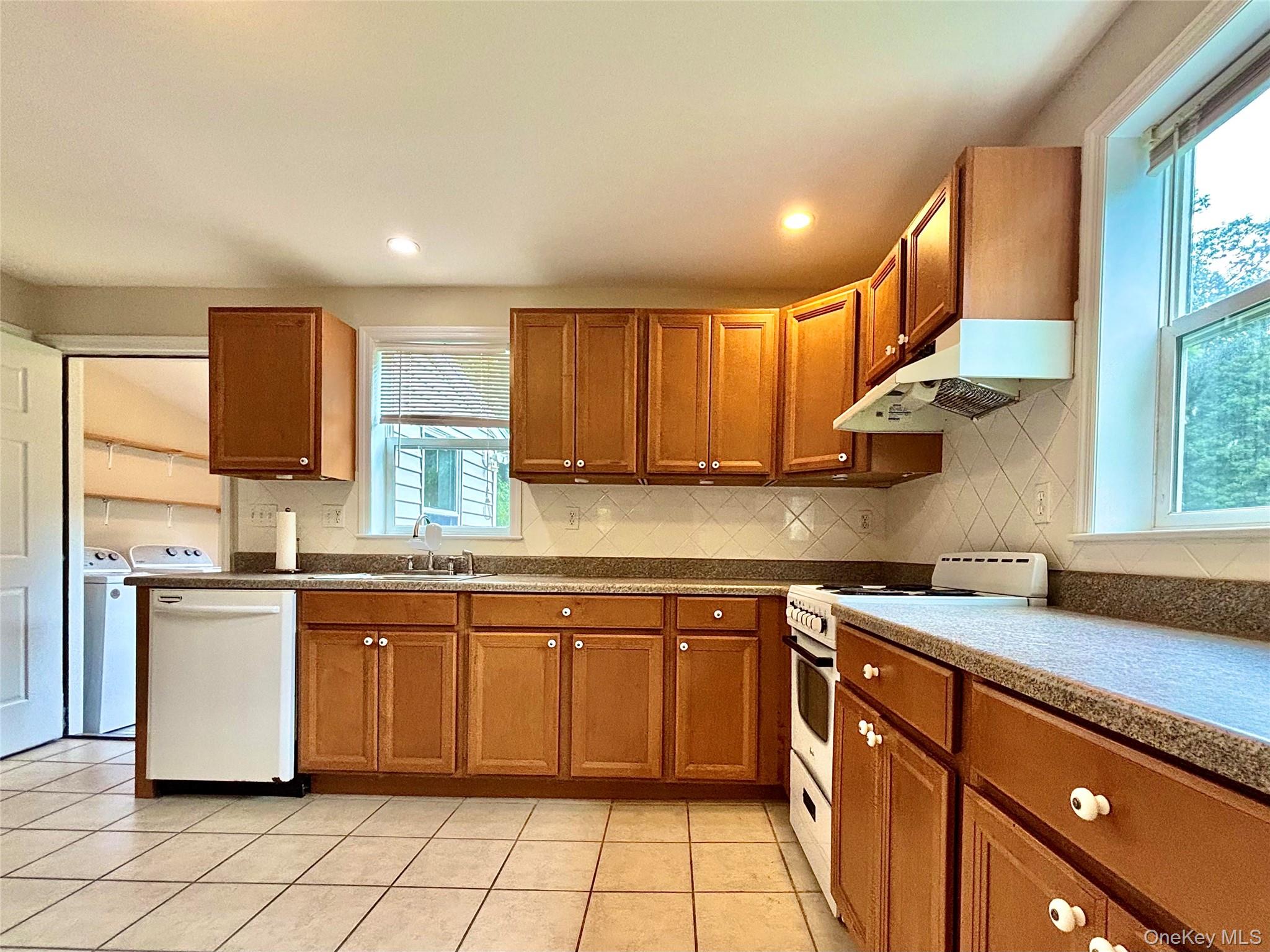 Rhinebeck, New York 12572, United States, 2 Bedrooms Bedrooms, ,1 BathroomBathrooms,Residential,Active,205098