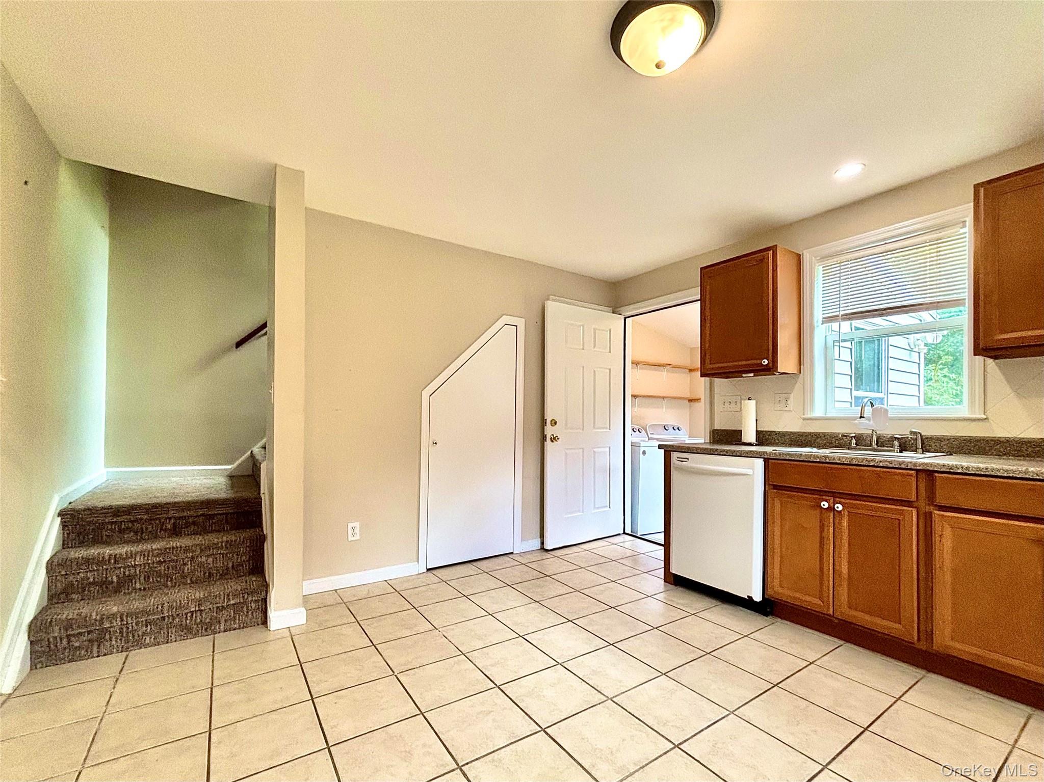 Rhinebeck, New York 12572, United States, 2 Bedrooms Bedrooms, ,1 BathroomBathrooms,Residential,Active,205098