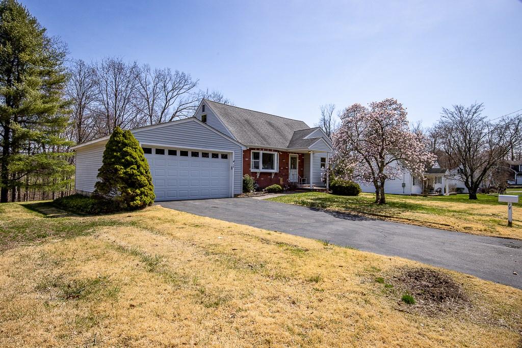 74 Cara Drive, Pearl River, New York image 3
