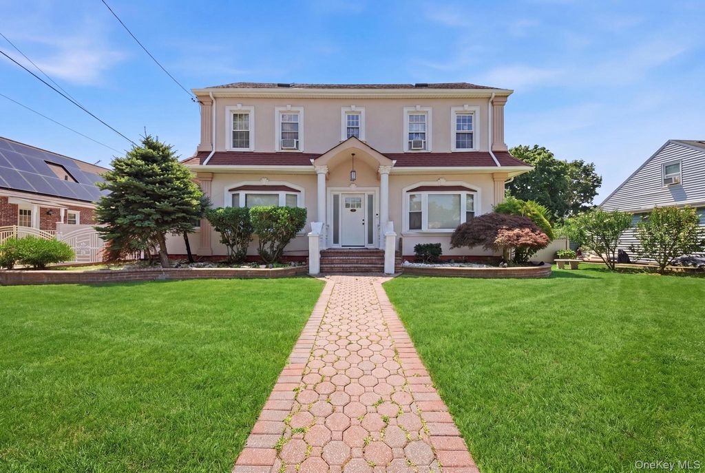 Photo of 810 Wallace Avenue, Baldwin, NY 11510 (MLS # 1027035)