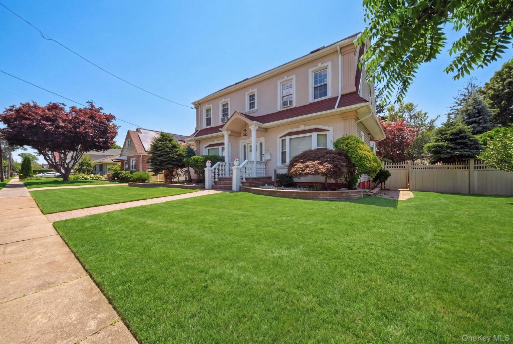 Photo of 810 Wallace Avenue, Baldwin, NY 11510 (MLS # 1027035)