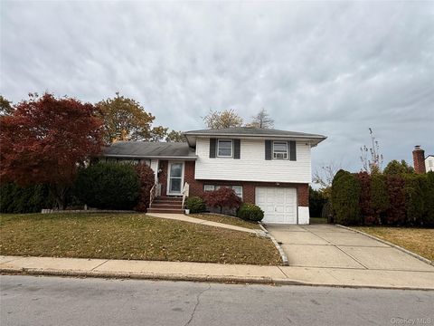 Photo of 89 Osborne Road, West Hempstead, NY 11552 (MLS # 936724)