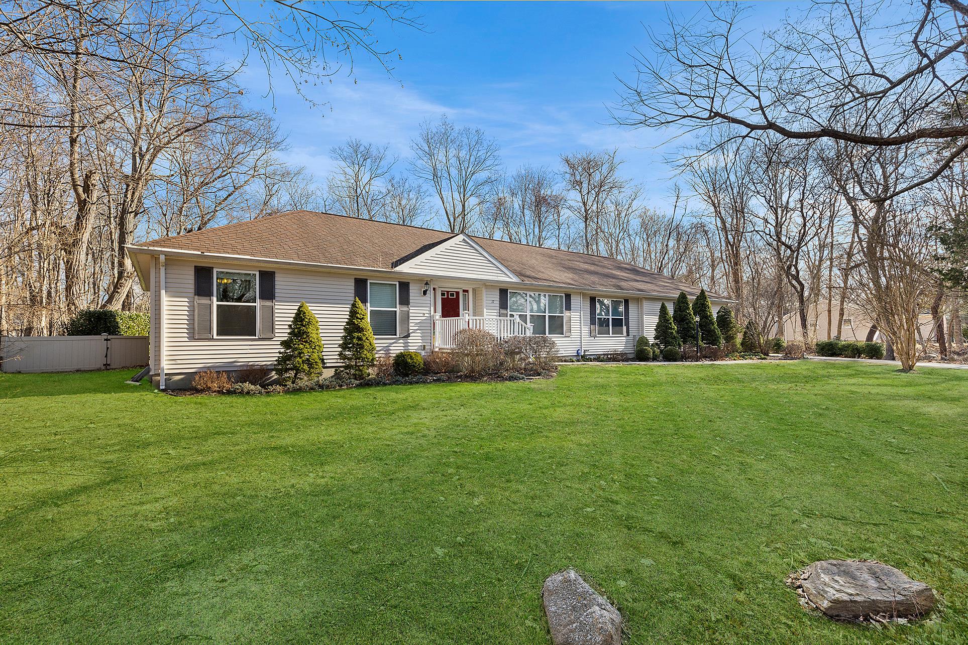 17 And 19 Cove View Road, North Haven, New York image 1
