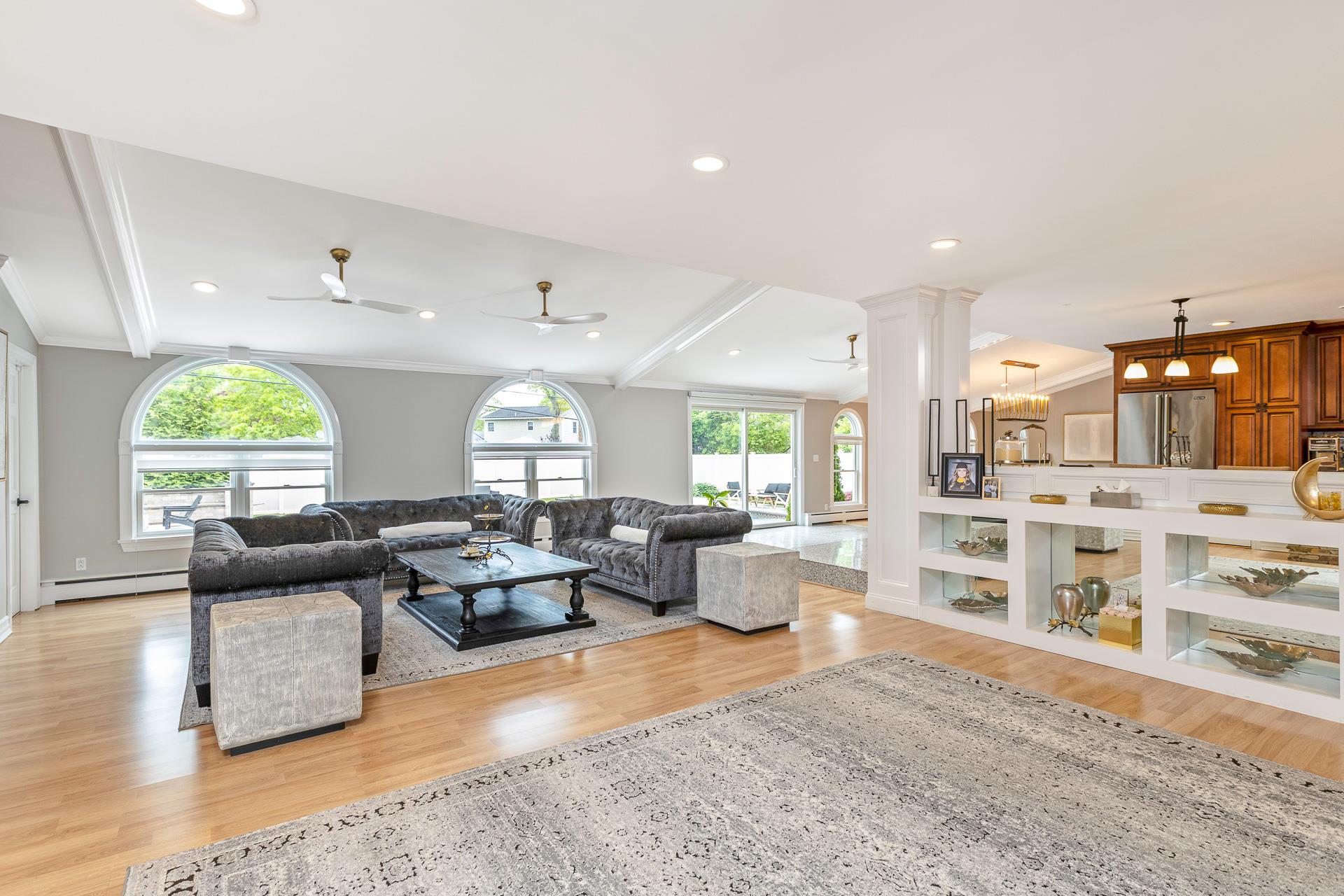 274 Perimeter St St, Holbrook, New York image 9
