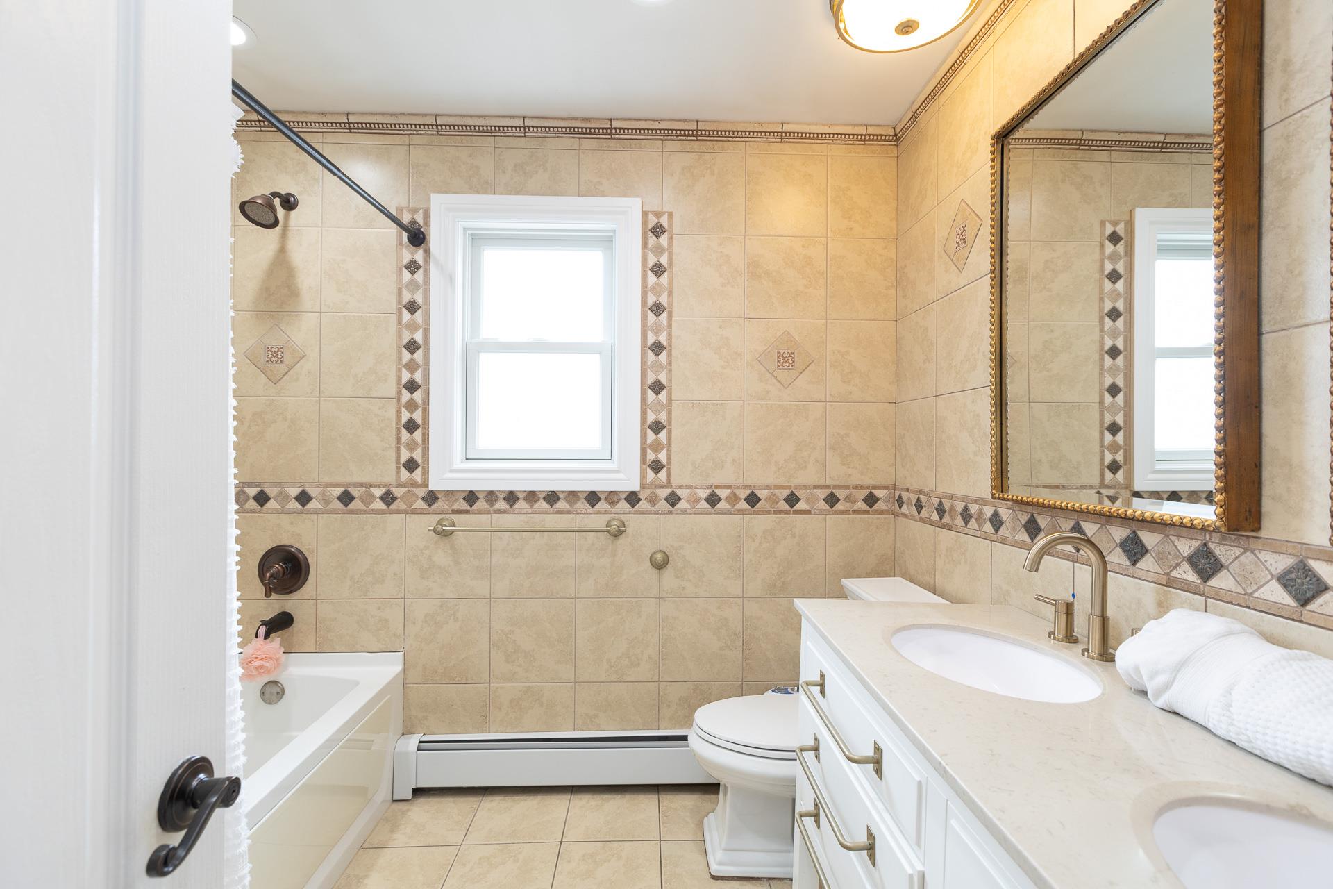 274 Perimeter St St, Holbrook, New York image 27