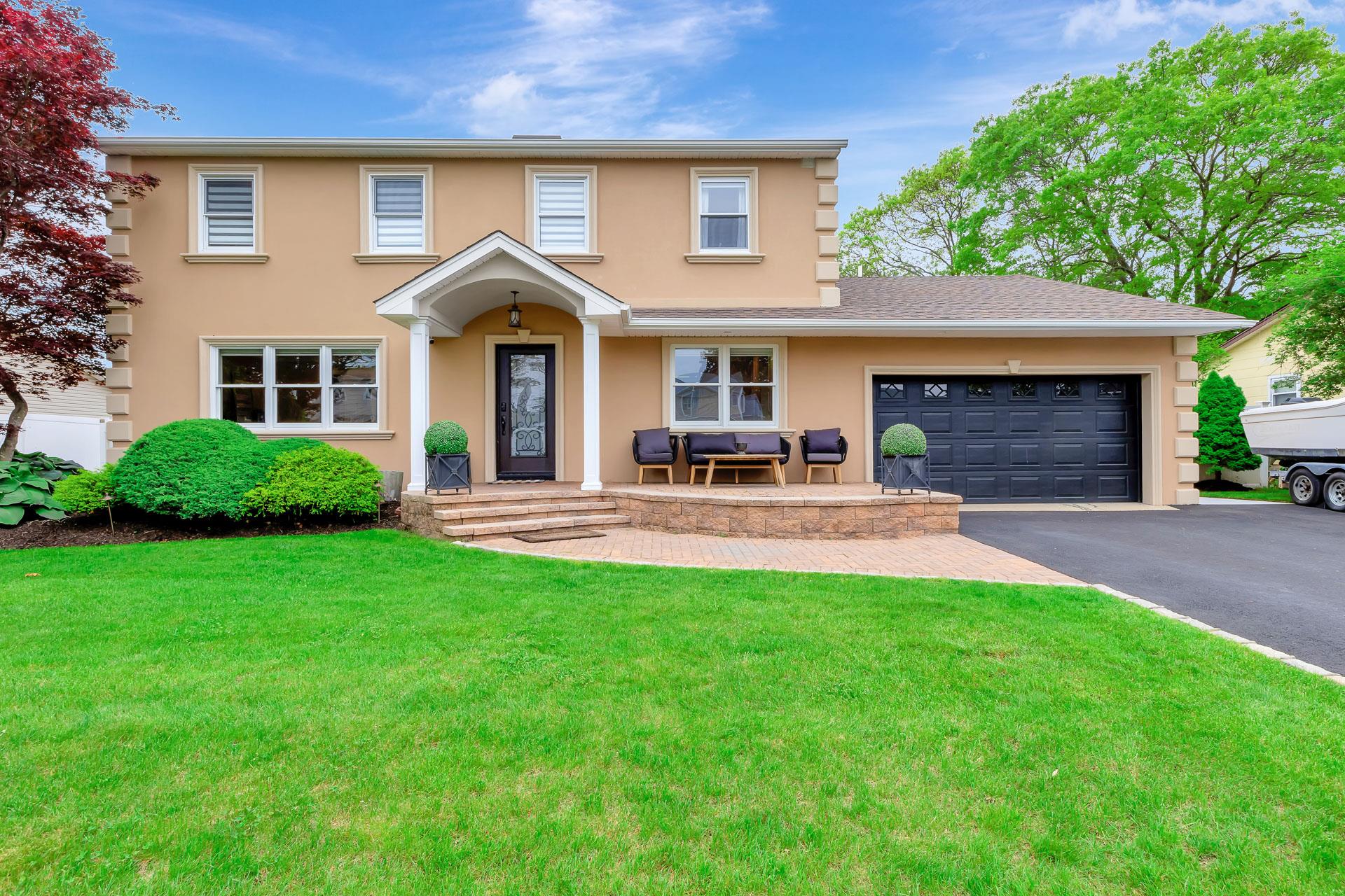 274 Perimeter St St, Holbrook, New York image 1