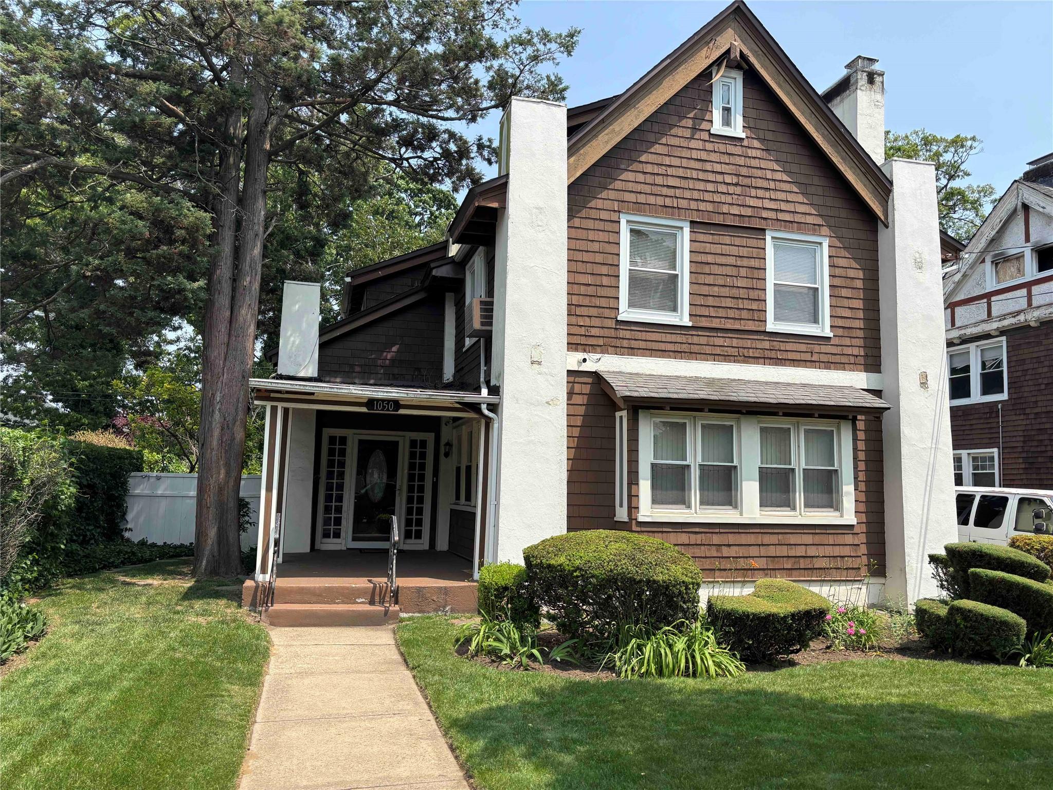 Dickens Street, Far Rockaway, Queens, NY - 4 Bedrooms  
3 Bathrooms  
12 Rooms - 