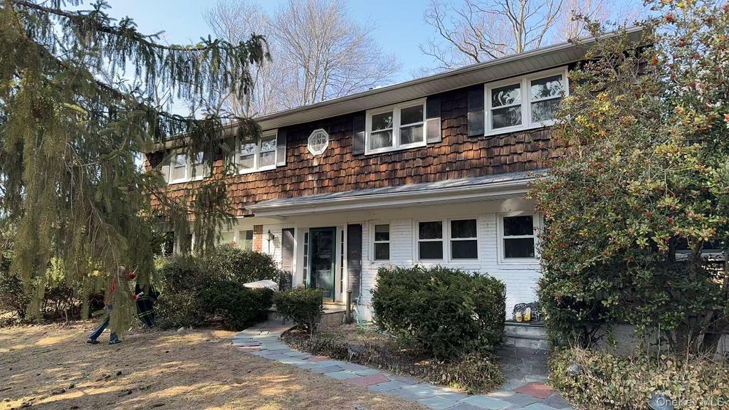 Photo of 499 Stonytown Road, Manhasset, NY 11030 (MLS # 961413)