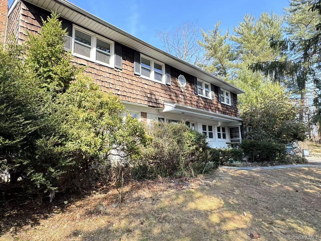 Photo of 499 Stonytown Road, Manhasset, NY 11030 (MLS # 961413)