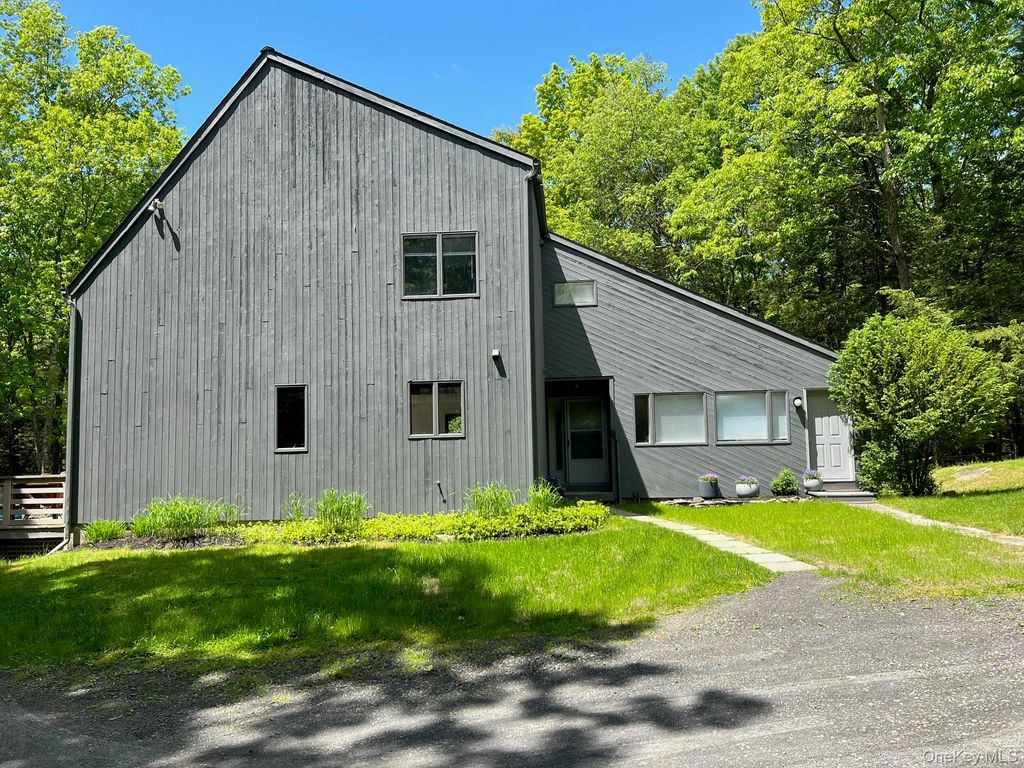 Photo of 9 Munchkin Lane, Kingston, NY 12401 (MLS # 979834)