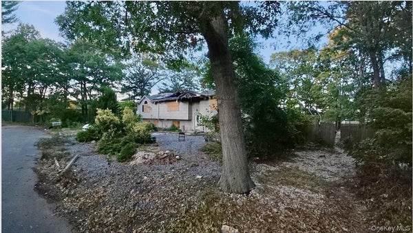 197 ALBANY AVE, WEST BABYLON, NY 11704 - Image ef8a67f72b38c2c551ec08e20c22a78e/903177137