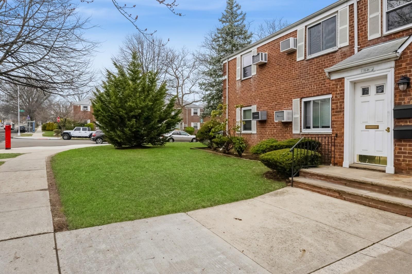 73-01 W Little Neck Parkway Pkwy #2H, Glen Oaks, New York image 5