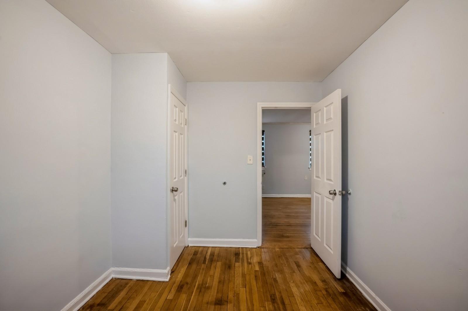 73-01 W Little Neck Parkway Pkwy #2H, Glen Oaks, New York image 9