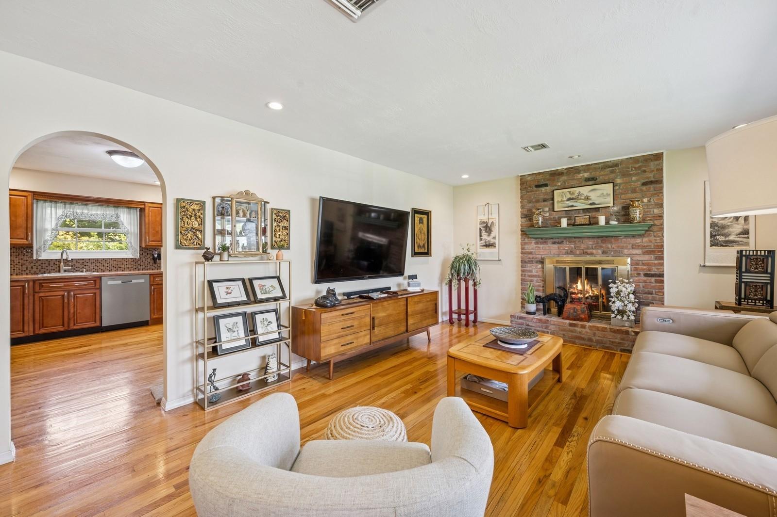 2 Linda Lane, East Moriches, New York image 3
