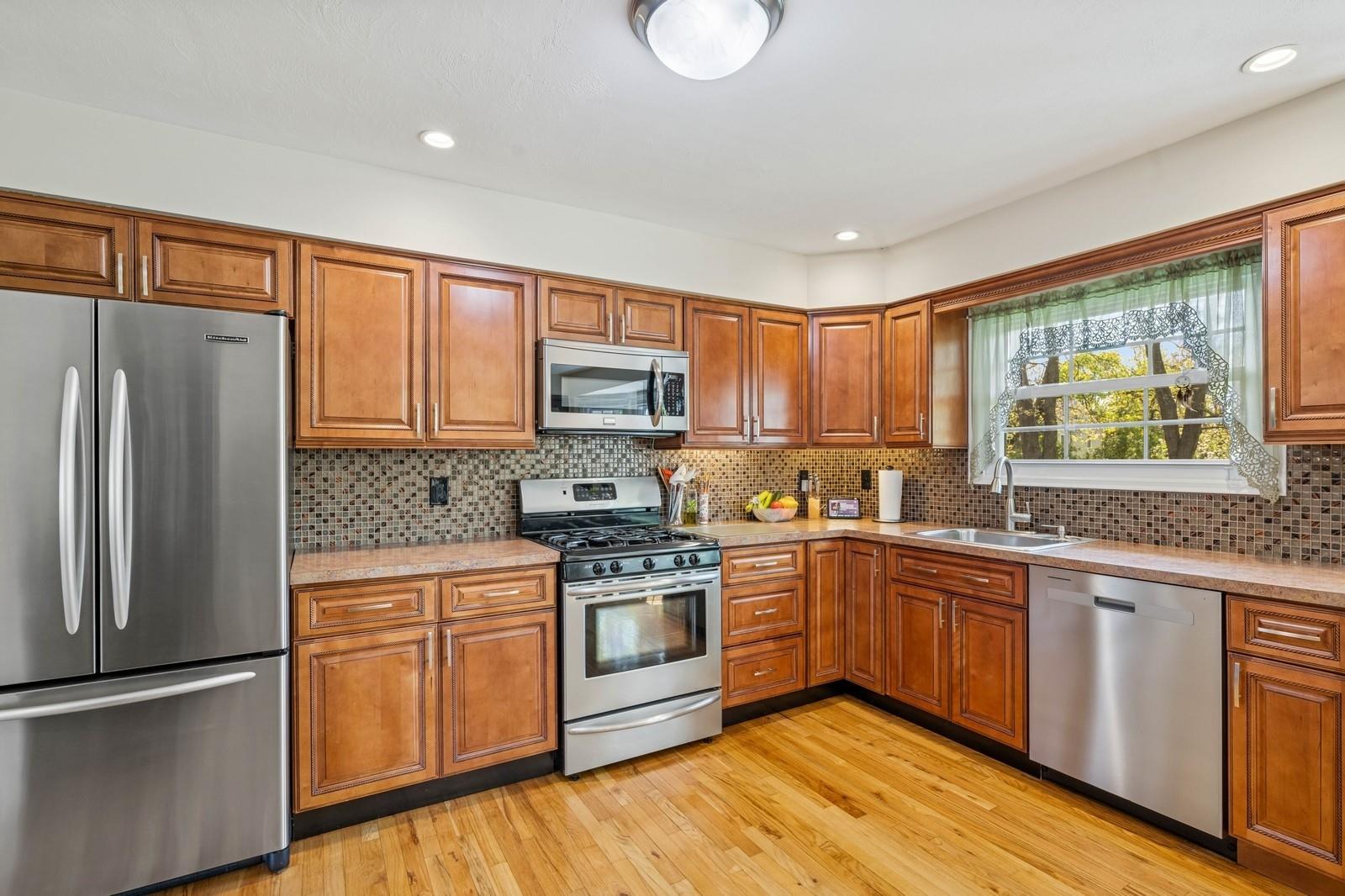 2 Linda Lane, East Moriches, New York image 5