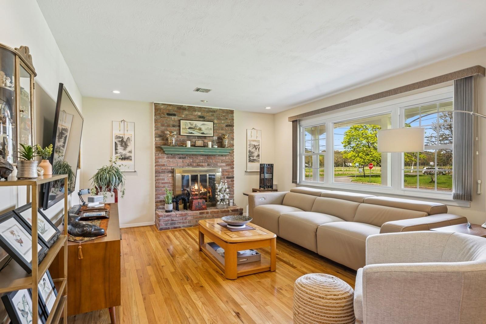 2 Linda Lane, East Moriches, New York image 4