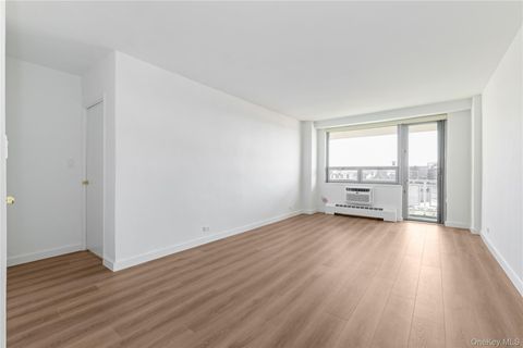 Photo of 61-15 97 St #14E, Rego Park, NY 11374 (MLS # 980796)