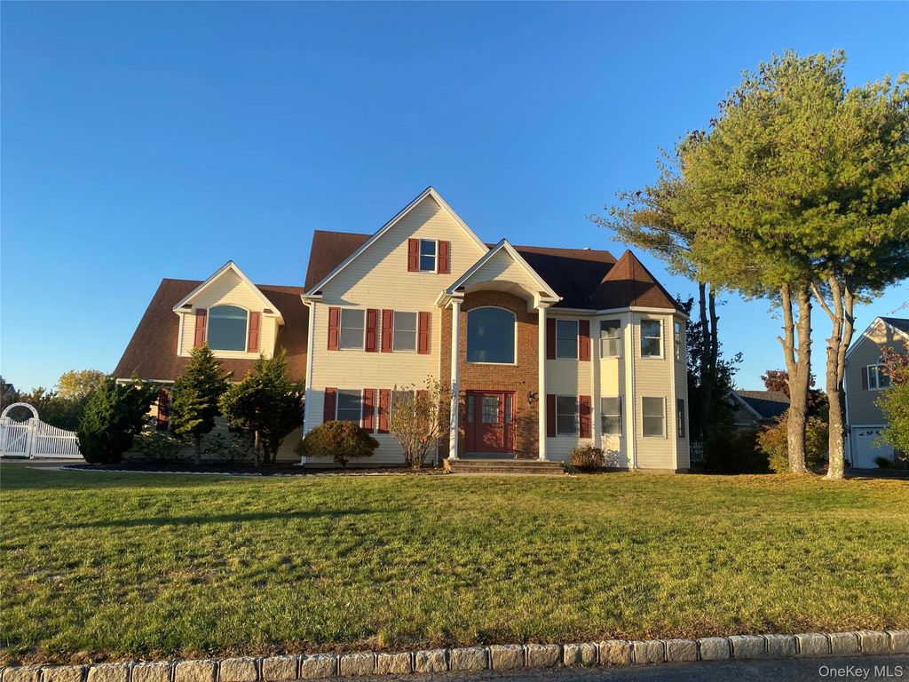 Photo of 1 Pal Court, Shoreham, NY 11786 (MLS # 917722)