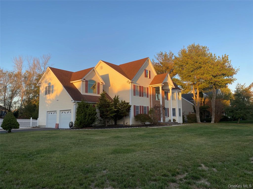 Photo of 1 Pal Court, Shoreham, NY 11786 (MLS # 917722)