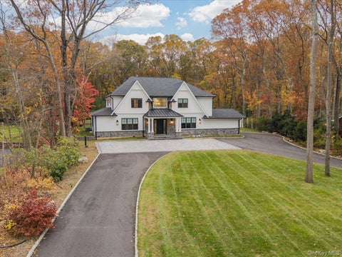 Homes For Sale - 7 Barrington Place<br/> Melville, NY 11747