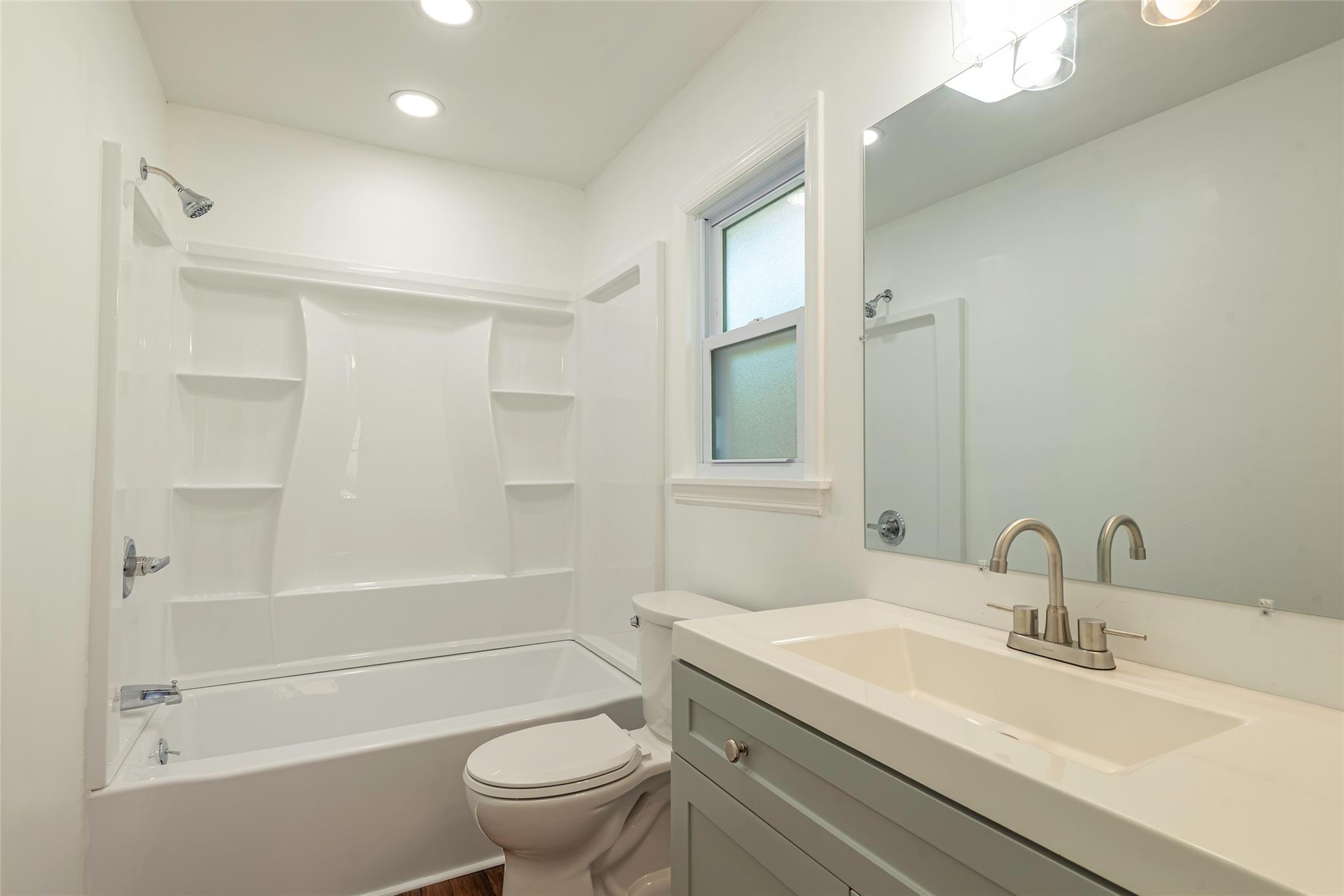 2737 Morton Avenue, Oceanside, New York image 32