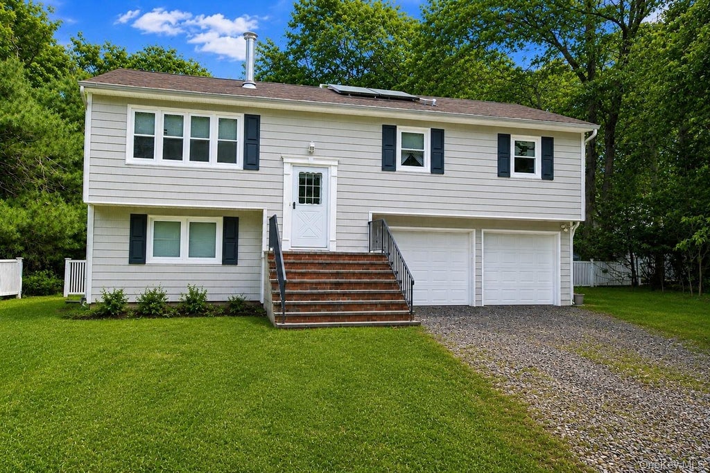 Photo of 191 Old Willets Path, Smithtown, NY 11787 (MLS # 998336)