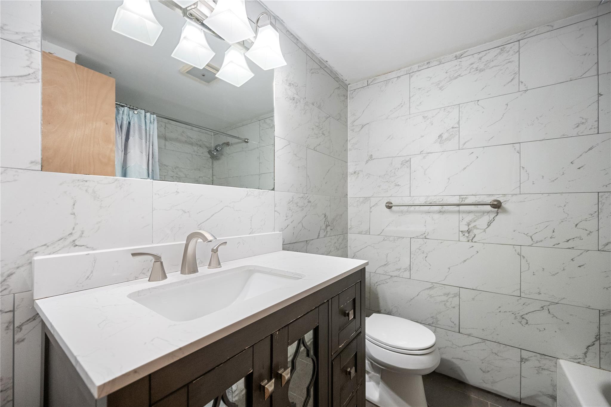 407 Albert Street, Holbrook, New York image 22