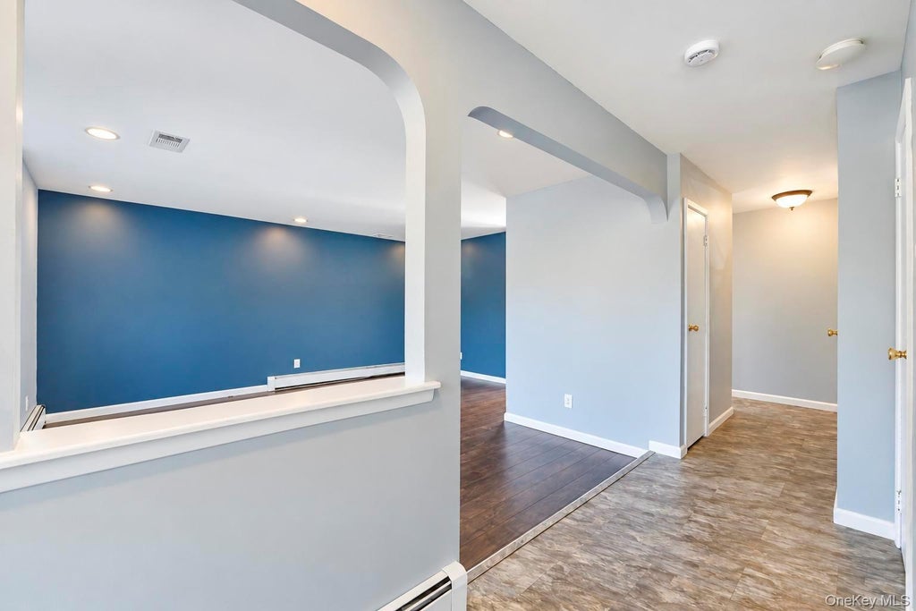 Photo of 42 Quail Run Drive, Deer Park, NY 11729 (MLS # 1065515)