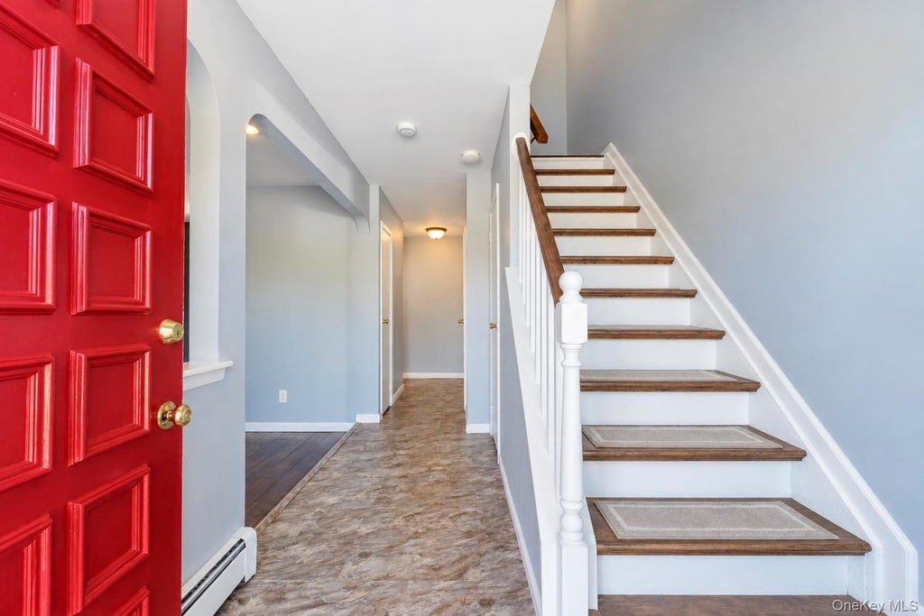 Photo of 42 Quail Run Drive, Deer Park, NY 11729 (MLS # 1065515)