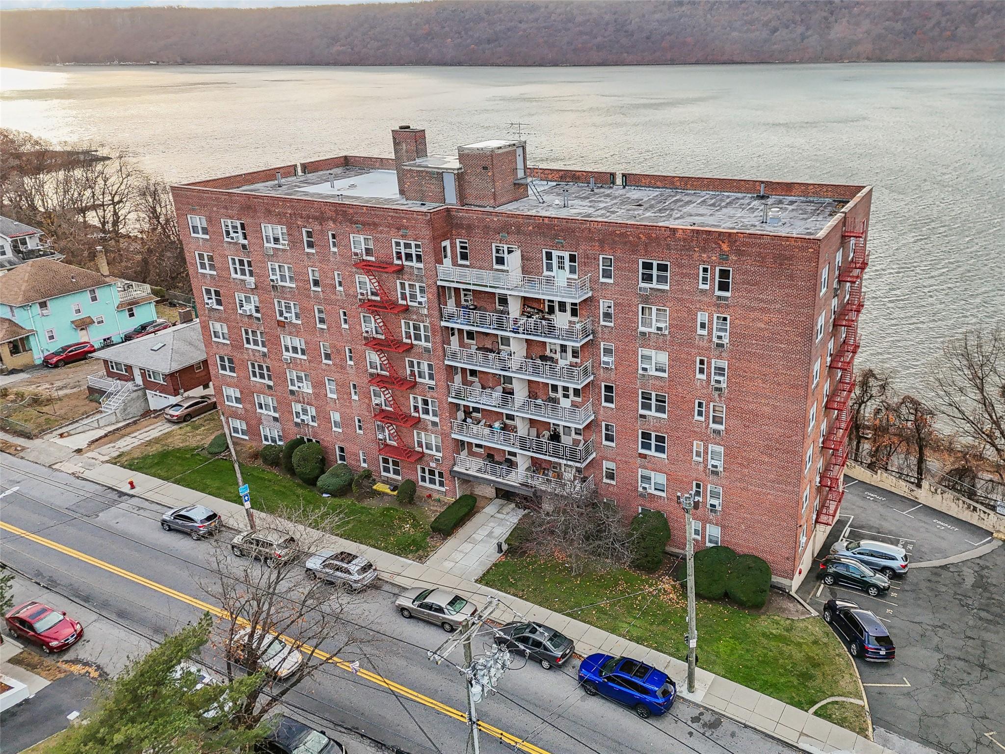 679 Warburton Avenue #7R, Yonkers, New York image 2