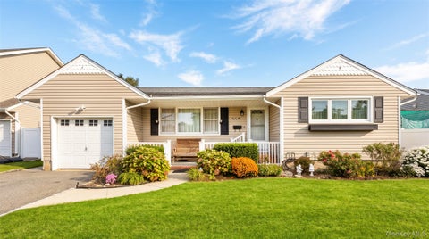 Photo of 81 Berkshire Road, Bethpage, NY 11714 (MLS # 1065592)